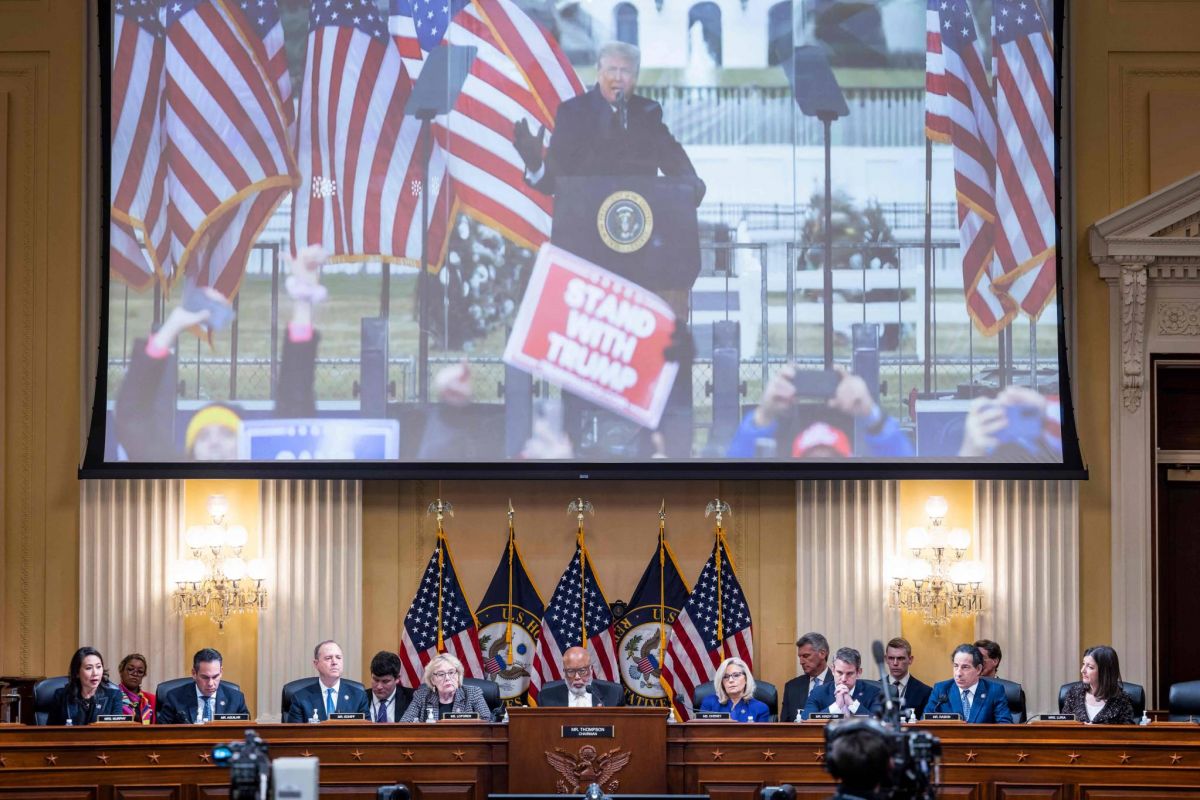 La commission parlementaire recommande des poursuites pénales contre Trump