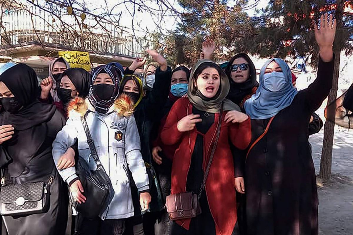 Interdites de travailler avec des femmes, des ONG suspendent leurs activités Interdites de travailler avec des femmes, des ONG suspendent leurs activités
