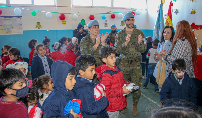 Le contingent espagnol de la Finul fête Noël dans des écoles du Sud