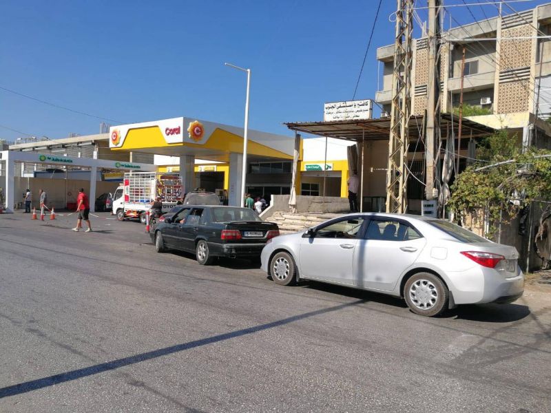Les prix des carburants en forte baisse au Liban, des stations ferment, retour des files d'attente...