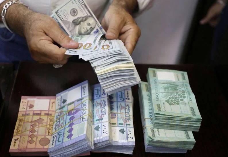 Le dollar passe la barre des 45.000 livres libanaises sur le marché libre