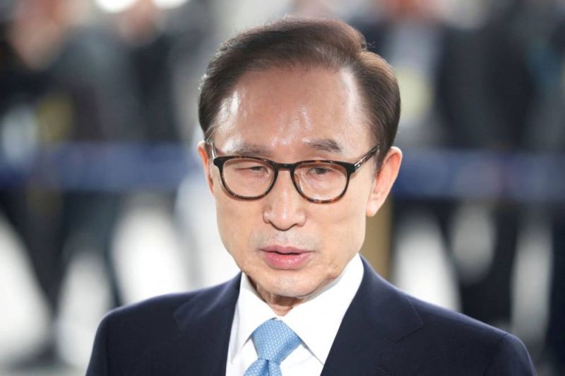 Séoul accorde sa grâce à l'ex-président Lee Myung-bak emprisonné pour corruption