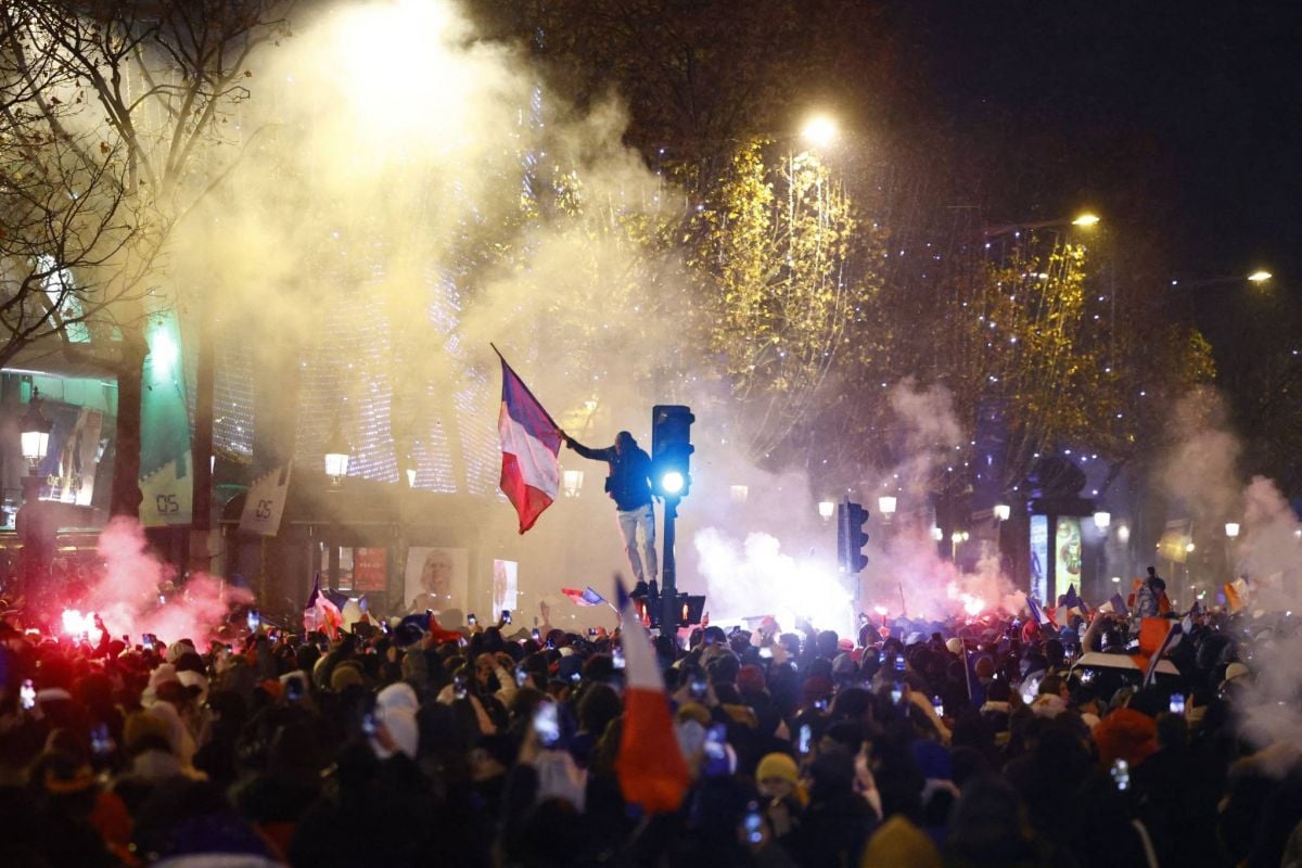 Les Bleus ont atterri à Roissy, direction la Concorde, liesse en Argentine