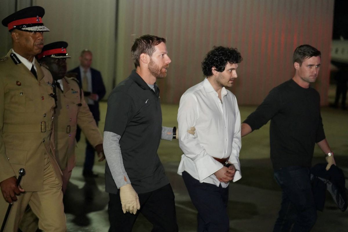 Extradé, l'ex-patron de FTX est à New York Extradé, l'ex-patron de FTX est à New York