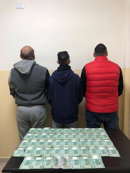 Arrestation de trois hommes suspectés d'avoir cambriolé un domicile à Zghorta Arrestation de trois hommes suspectés d'avoir cambriolé un domicile à Zghorta