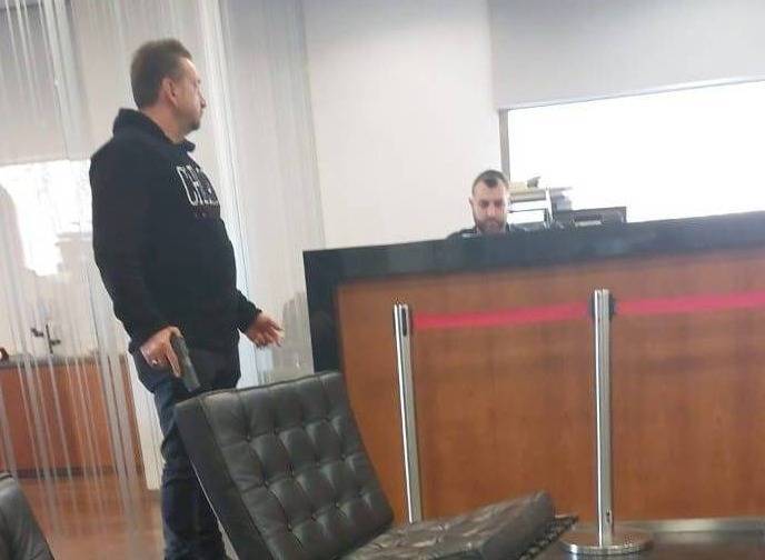 Armed depositor who held up bank in Nabatieh hands himself over to police Armed depositor who held up bank in Nabatieh hands himself over to police