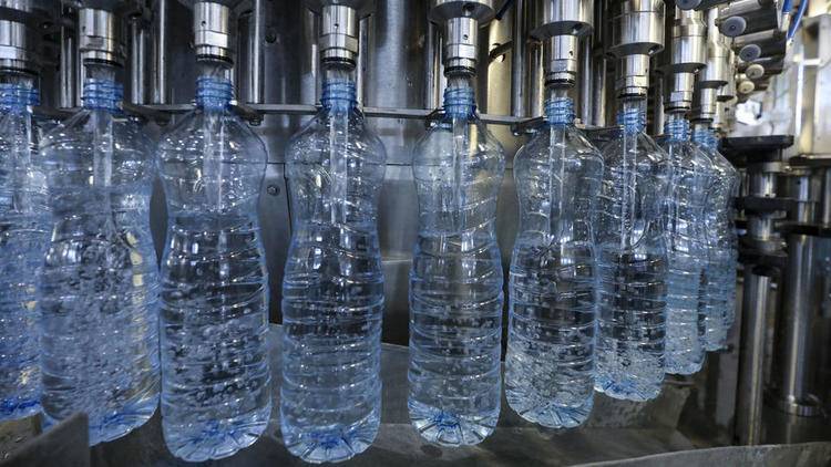 Une usine de remplissage de bouteilles d'eau fermée dans la Békaa pour infraction aux règles sanitaires Une usine de remplissage de bouteilles d'eau fermée dans la Békaa pour infraction aux règles sanitaires