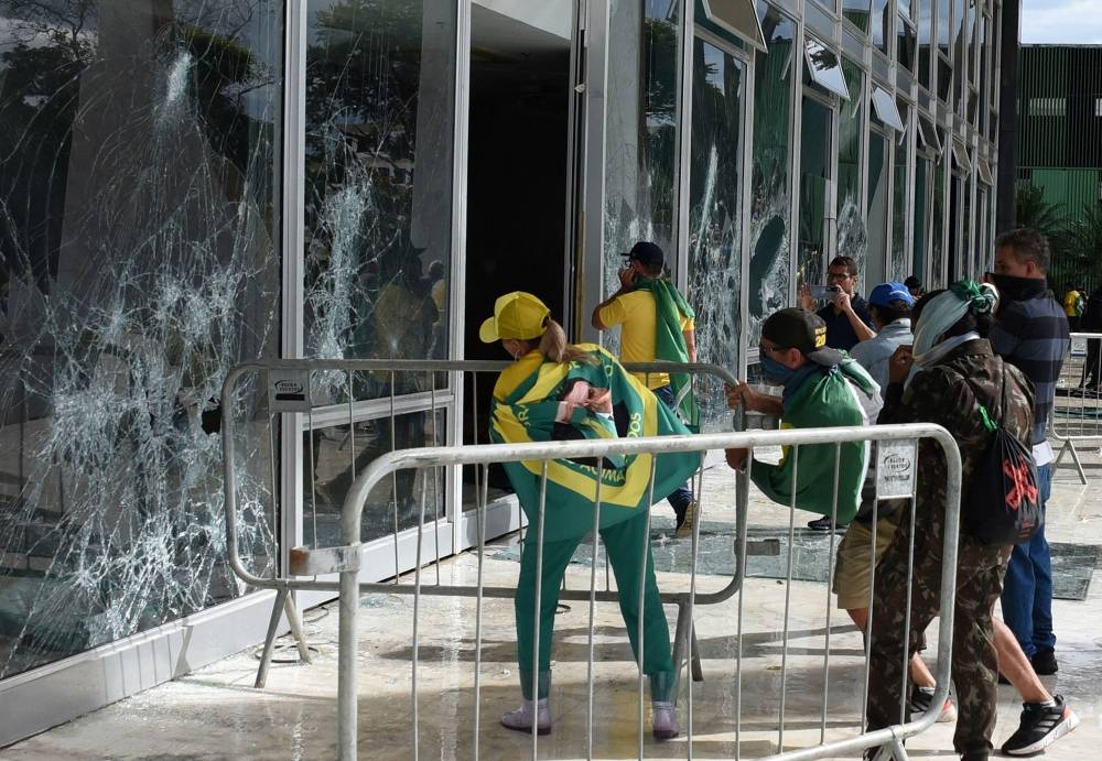 Bolsonaro visé par l'enquête sur les saccages à Brasilia Bolsonaro visé par l'enquête sur les saccages à Brasilia