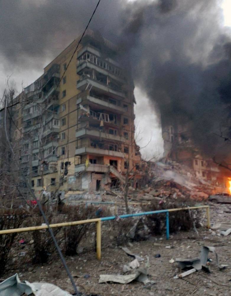 Au moins cinq morts et 27 blessés dans une frappe sur un immeuble d'habitation dans l'est de l'Ukraine