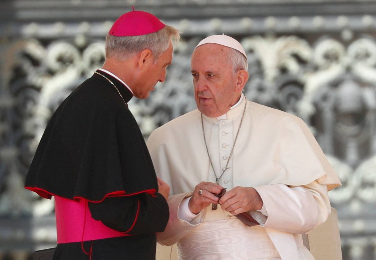 Le bras droit de Benoît XVI s’épanche sur les tensions avec François