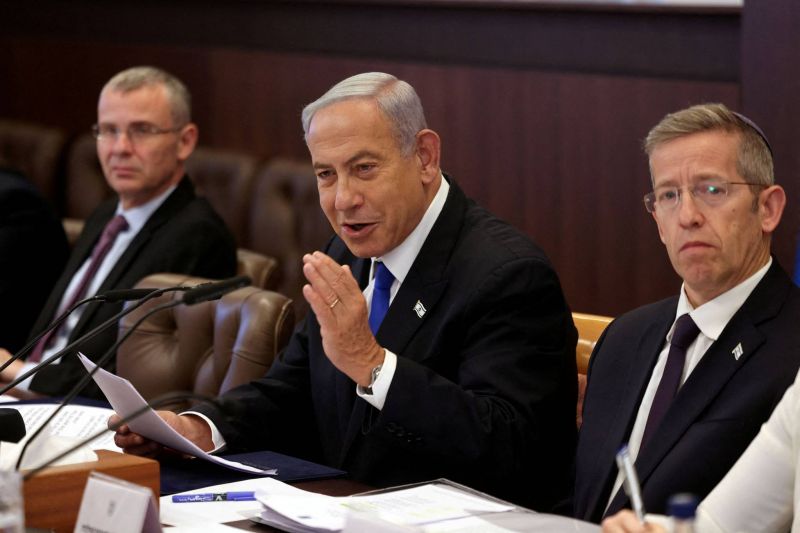 Israeli leaders vow to distance military from politics