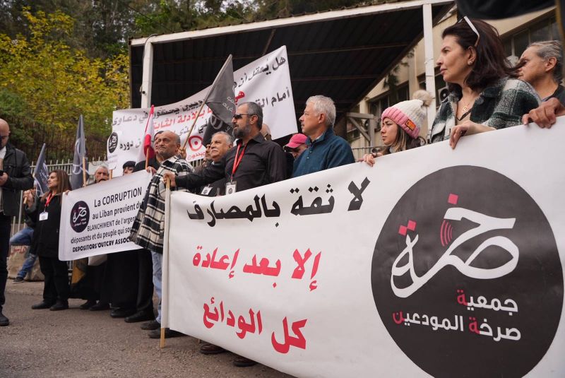 Manifestation d'une centaine de déposants au palais de justice de Beyrouth