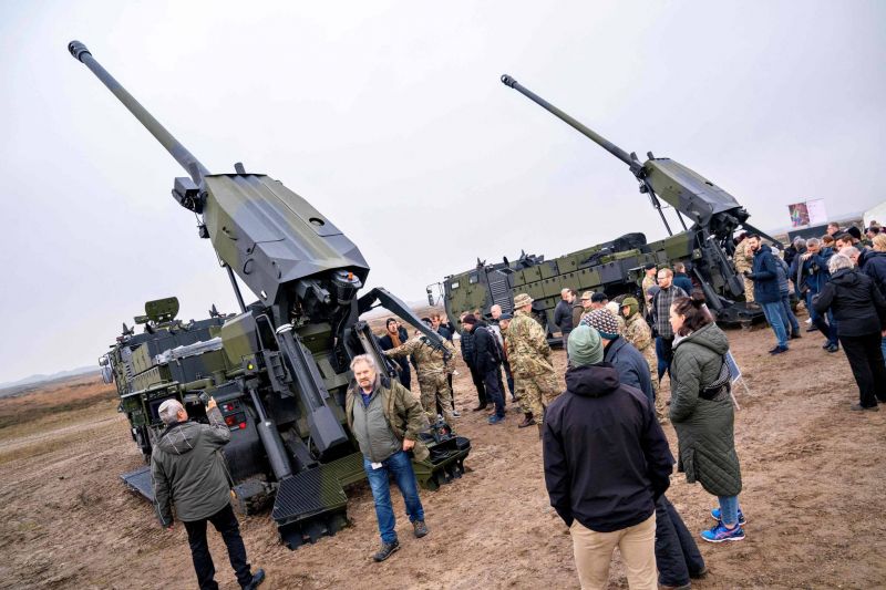 Trois pays européens promettent missiles et artillerie à l'Ukraine, qui veut beaucoup plus d'armes