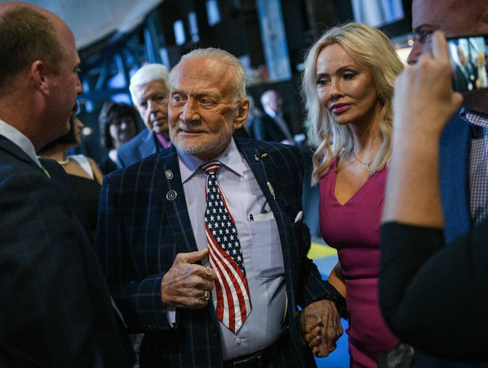 Buzz Aldrin, deuxième à marcher sur la Lune, se marie pour ses 93 ans Buzz Aldrin, deuxième à marcher sur la Lune, se marie pour ses 93 ans