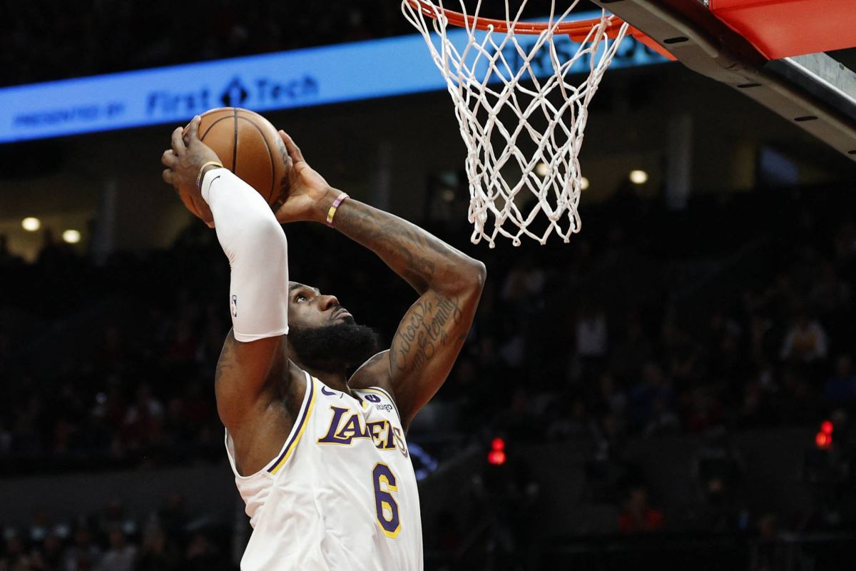 LeBron James toujours plus proche du record