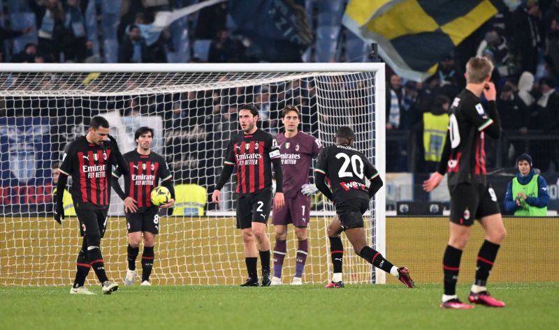 L’AC Milan sombre à Rome, Naples s’envole
