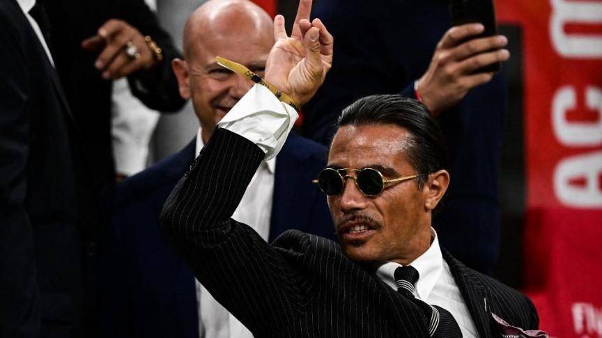 « Salt Bae », la star turque des réseaux sociaux, ouvre un restaurant en Israël