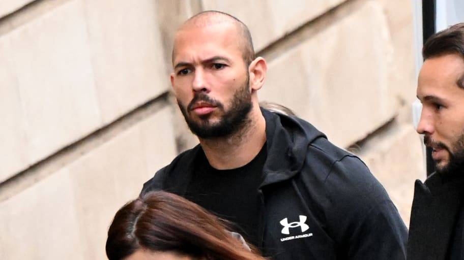 La détention de l'influenceur Andrew Tate prolongée jusqu'au 27 février