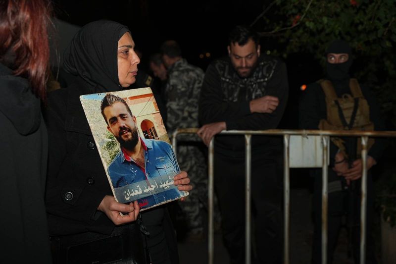 Dozens demonstrate near Oueidat's house following his decision to release blast detainees