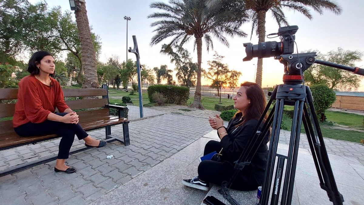 De Tyr au « NewsHour » néerlandais, le périple d’une journaliste itinérante