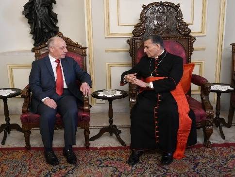 Le ministre de la Défense dément toute intention de limoger Joseph Aoun Le ministre de la Défense dément toute intention de limoger Joseph Aoun
