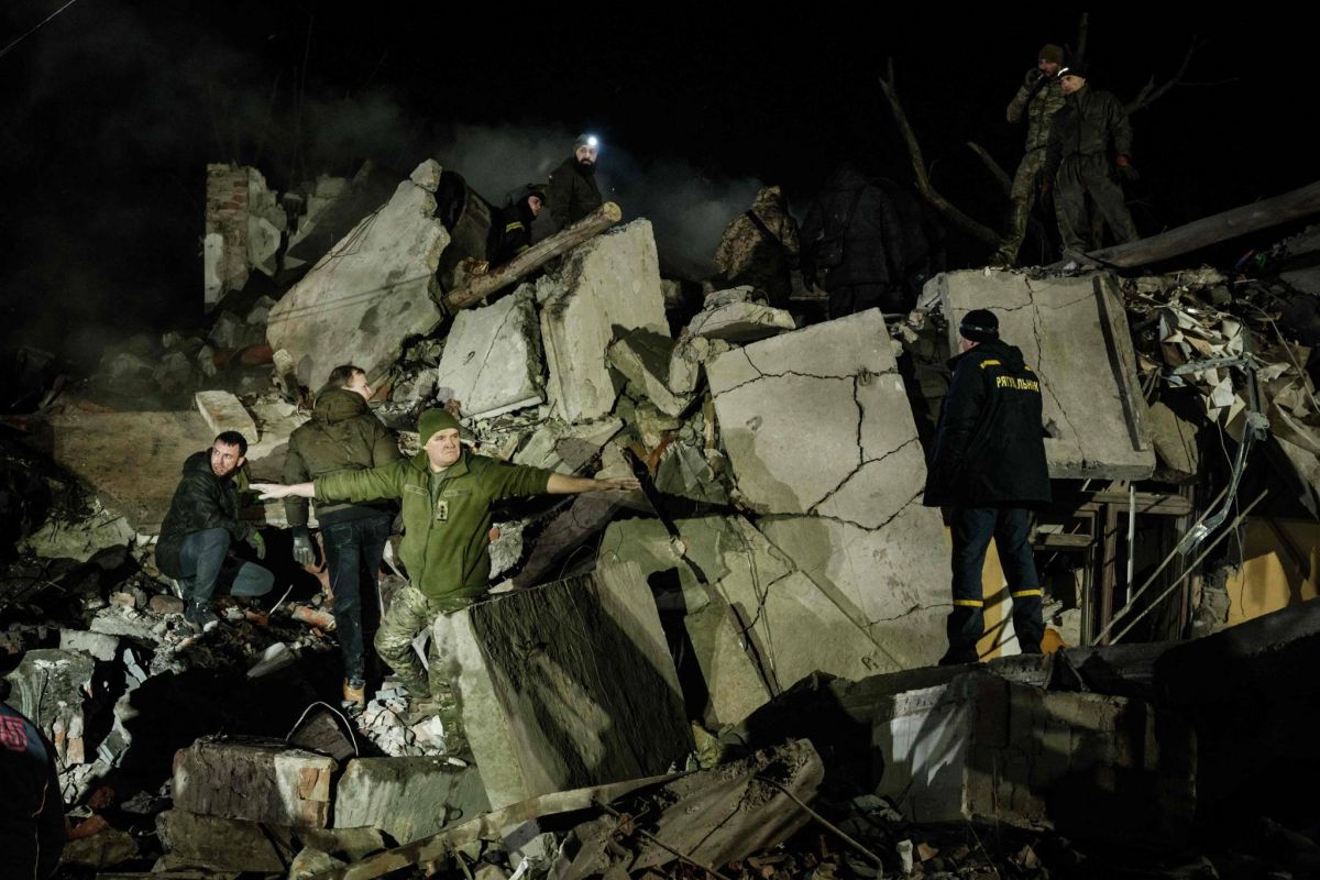 Frappe contre un immeuble civil à Kramatorsk, Kiev s'attend à une offensive russe majeure