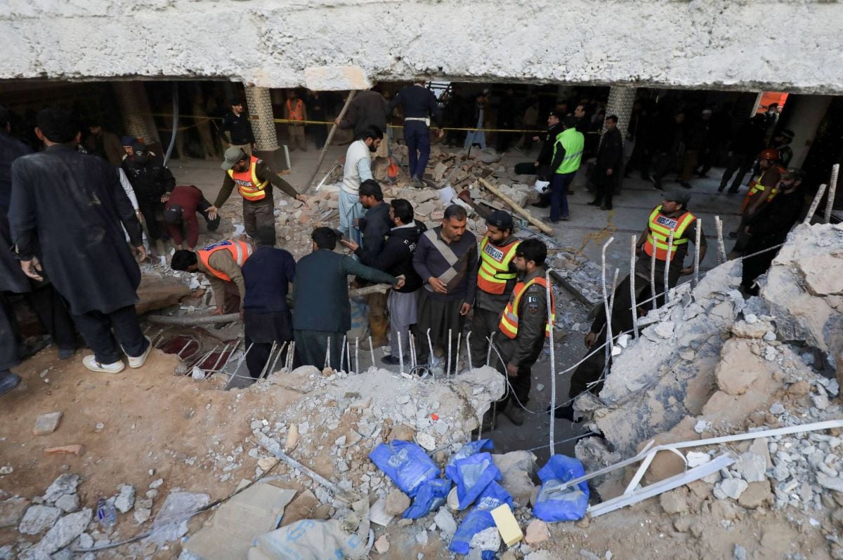 Le bilan de l'explosion dans une mosquée au Pakistan monte à 61 morts