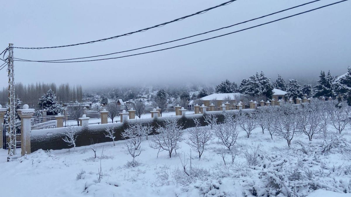 Lebanon sees much-awaited snowfall, yet flooded roads Lebanon sees much-awaited snowfall, yet flooded roads