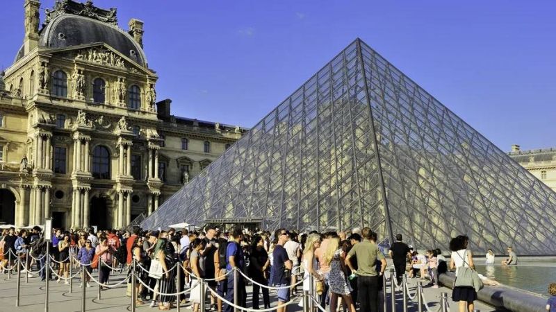 Confirmation de l'inculpation de l'ancien directeur du Louvre