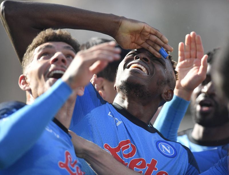 Naples déroule, l’Inter s’installe derrière en remportant le derby