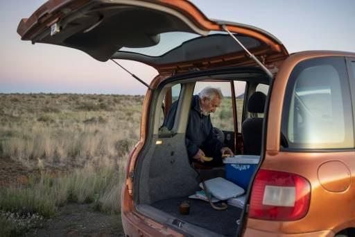 Afrique du Sud : À 90 ans, il livre ses journaux dans le désert