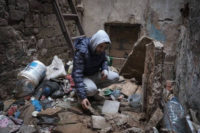 Des lustres qui se balancent de gauche à droite : les habitants de Tripoli racontent les horreurs vécues