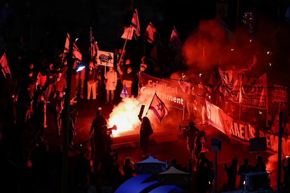 Tens of thousands of Israelis protest against 'justice reform plans'