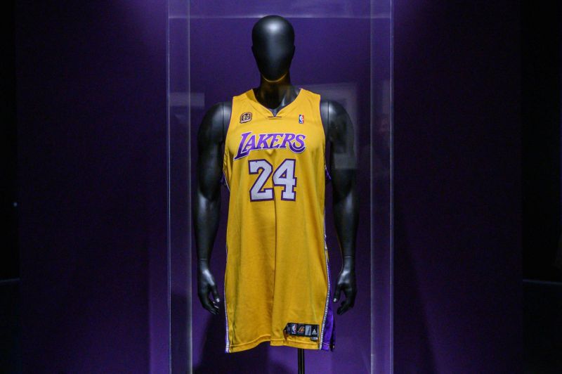 Un maillot de Kobe Bryant vendu aux enchères 5,8 millions de dollars