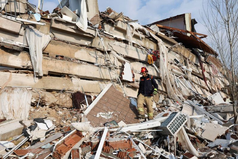 Le bilan du séisme en Turquie s'alourdit à 3.381 morts