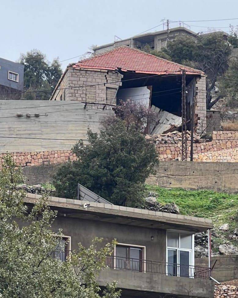 Une maison s'effondre à Rachaya el-Wadi, dans la Békaa