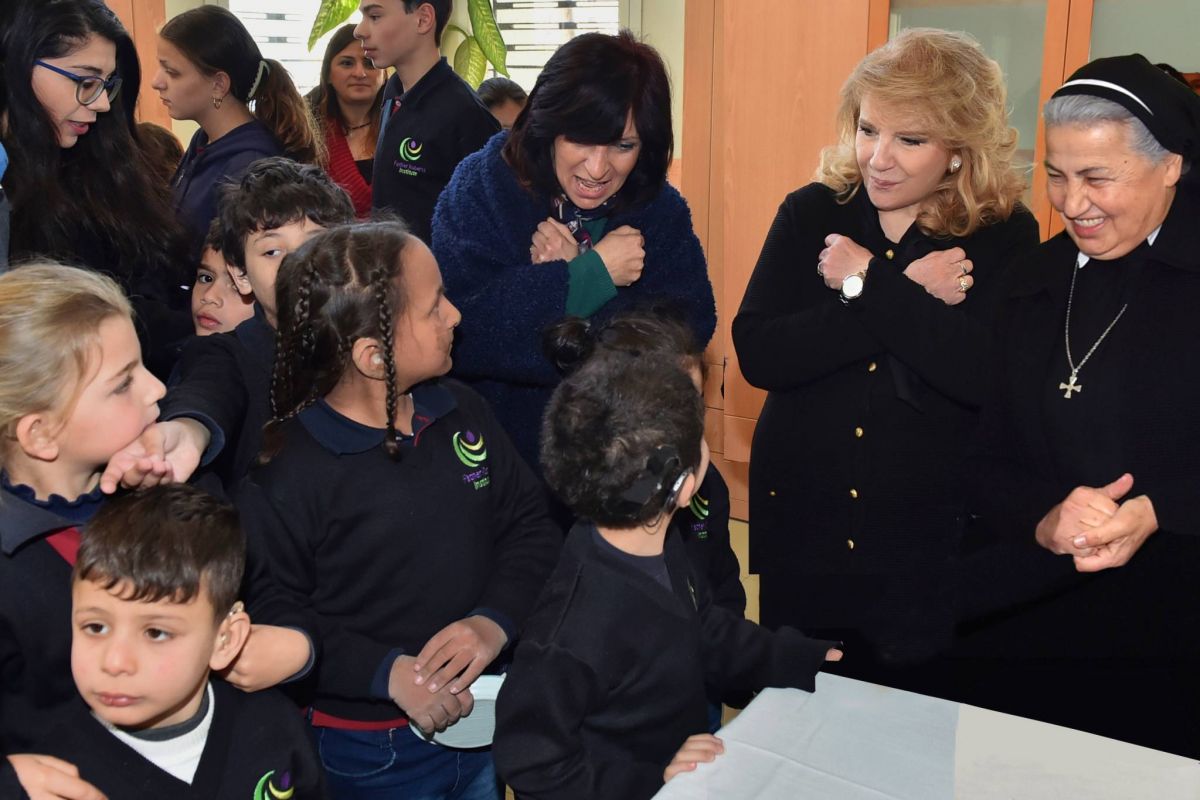 Leila Solh Hamadé annonce une aide à la fondation du père Roberts pour jeunes sourds