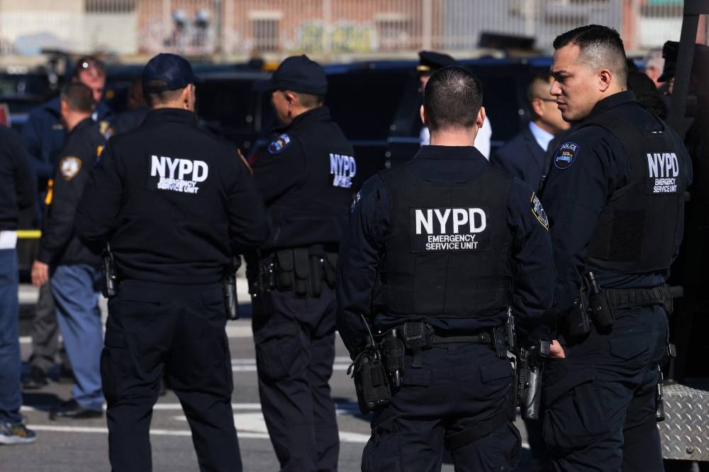 Un conducteur de camionnette fait un mort et au moins 8 blessés à New York