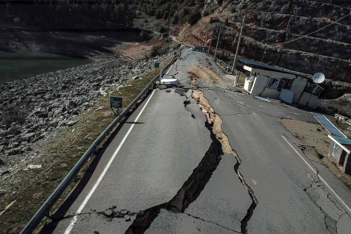 Government forces, rebels clash in quake-hit region, report says