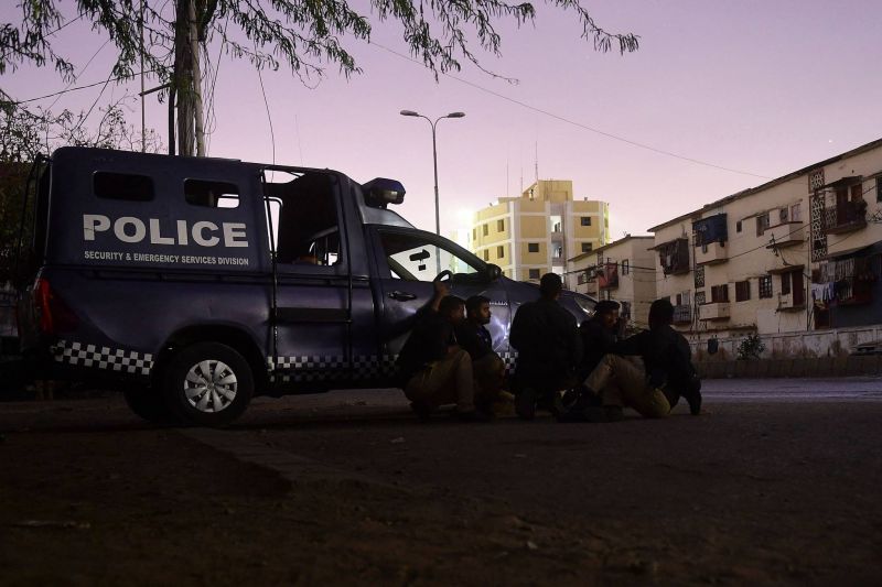 Au moins quatre morts dans l'attaque d'un complexe de la police à Karachi