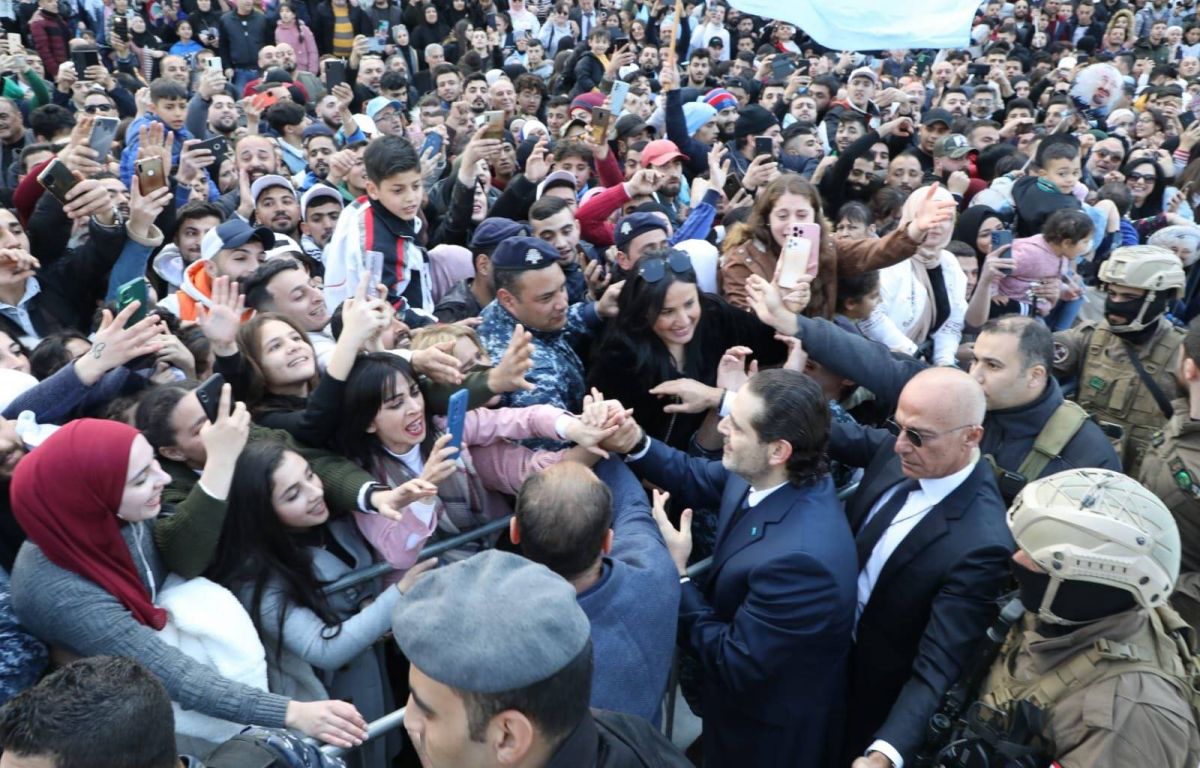 Des centaines de partisans du Futur dans le centre-ville de Beyrouth, Saad Hariri acclamé par la foule