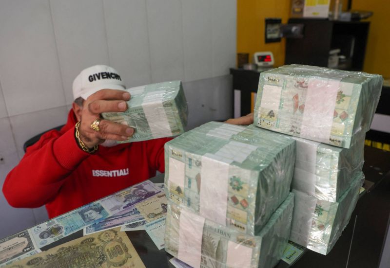 La dégringolade de la livre libanaise continue : le dollar à 77.000LL