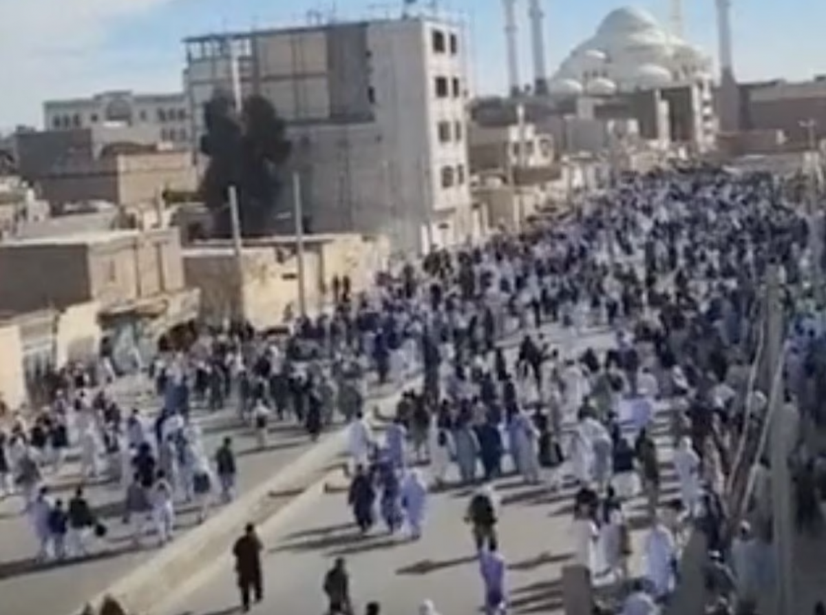 Overnight protests rock Tehran, other Iranian cities