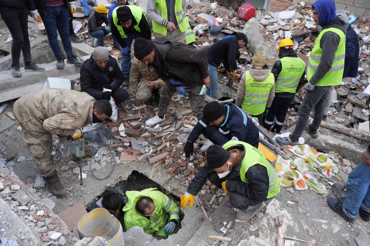 Young girl rescued from rubble in Turkey 178 hours after quake
