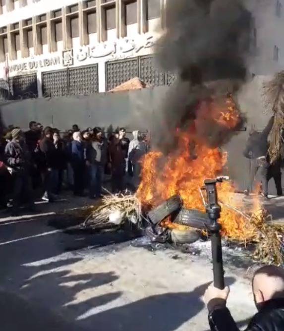 Angry municipal employees block access to BDL headquarters in Tripoli