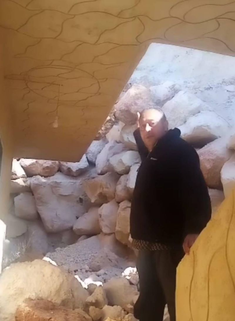 Chute de rochers sur une maison dans le Akkar à la suite du séisme en Turquie