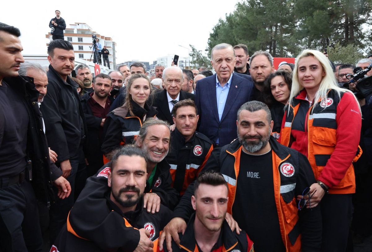 Erdogan demande « pardon » pour des retards dans les secours