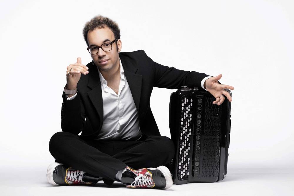 Avec Théo Ould, l’accordéon se déplie du baroque au rock