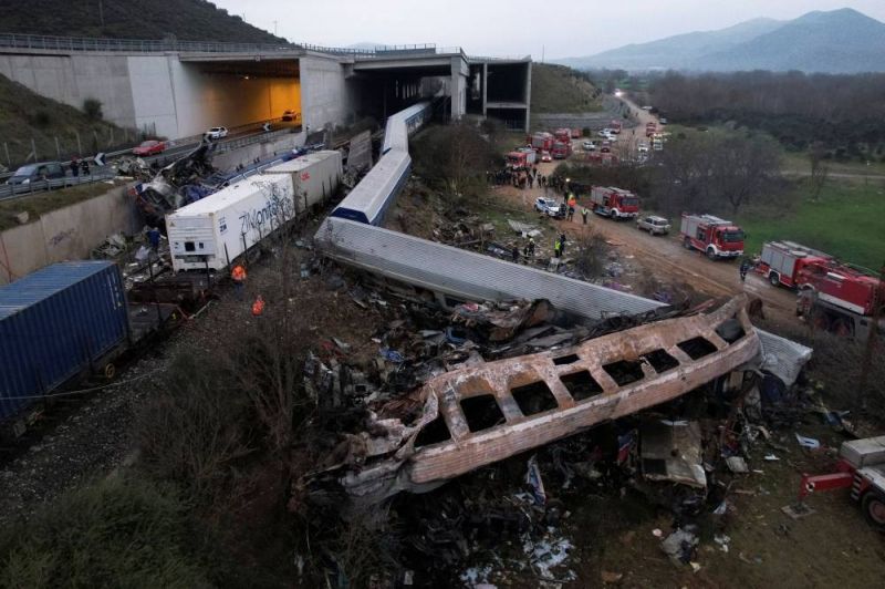 Dans une Grèce sous le choc, des opérations de secours difficiles après une collision ferroviaire meurtrière