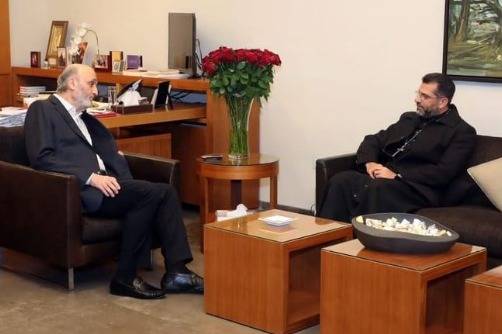 Délégué par Raï, l'évêque Bou Najm s'entretient avec Geagea